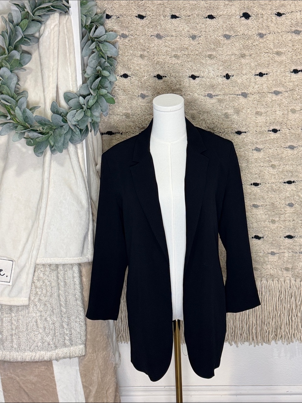 Lea & Viola black tuxedo cut out blazer size xs